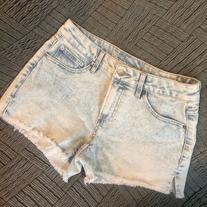 No Boundaries Light Wash Jean Shorts